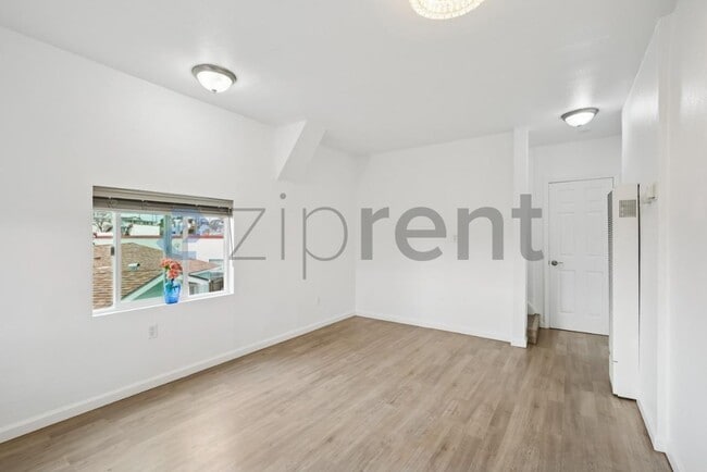 Photo - 2204 E 24th St