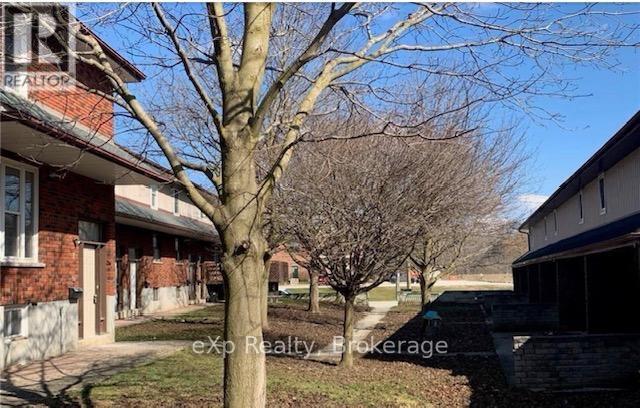 Photo - 215 McNab St Unité 10