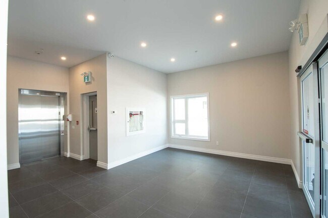 Photo - 143 Bloor St W Unit 203