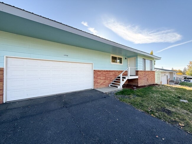 Building Photo - 1721-1723 Dawn Unit 1723