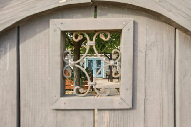 Photo - 2154 Oliver Ave