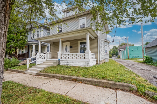 Front view - 17 N Randolph St