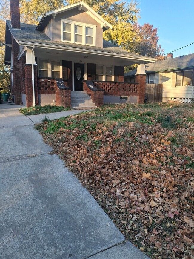 Building Photo - Four bedroom house for rent