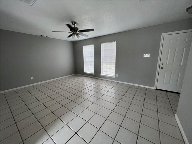 Photo - 7931 Catalpa St