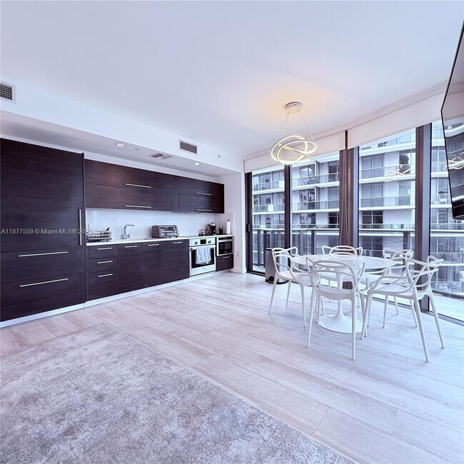 Building Photo - 55 SW 9th St Unit 4003 Rental