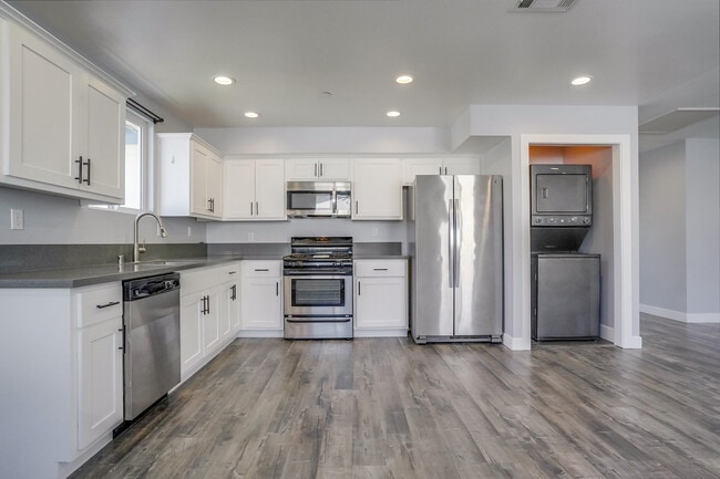 Photo - 5258 Oakland St