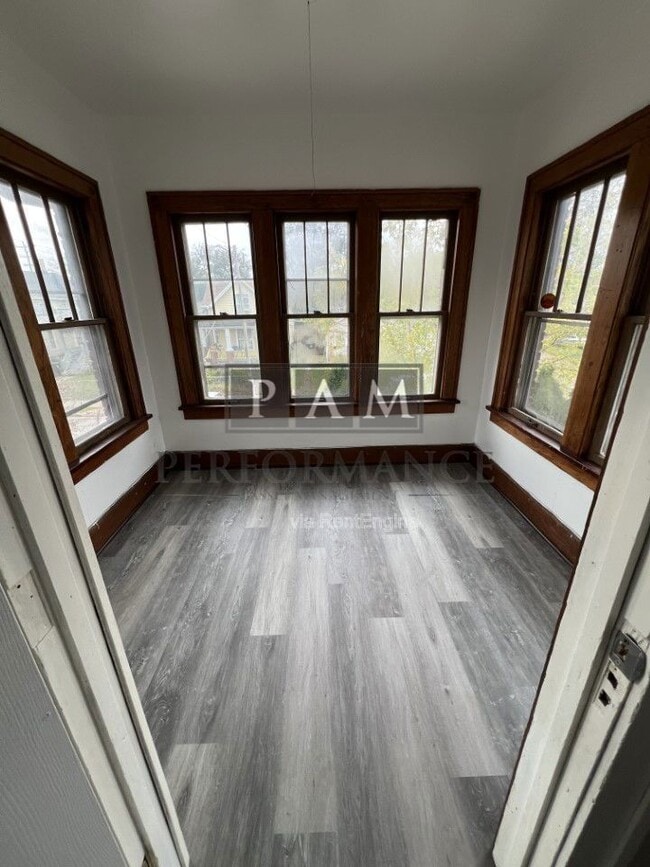 Photo - 1213 Superior St