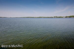 Photo - Luxury Lake Living