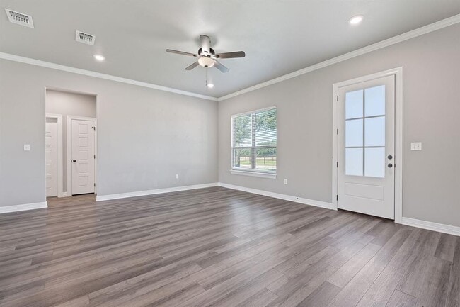 Photo - 103 W Tomlinson St