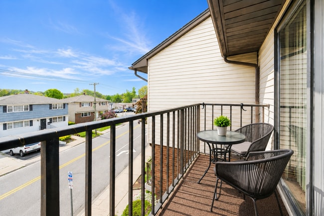 Private Balcony - 500 Riverside Ave Unit 2D