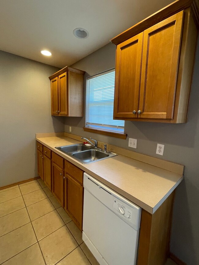 Photo - 3 Bedroom Home in Clever Available Now!