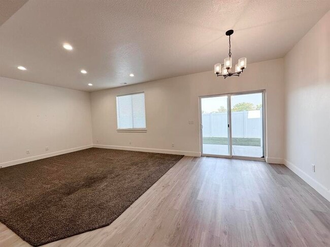 Photo - 250 W 1200 S