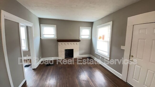 Photo - 4553 Midland Ave