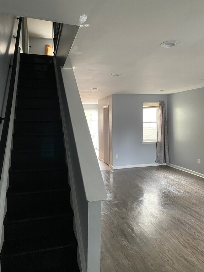 2229 W Dauphin St