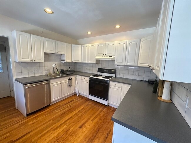 Building Photo - 93 Lawton St Unit 1