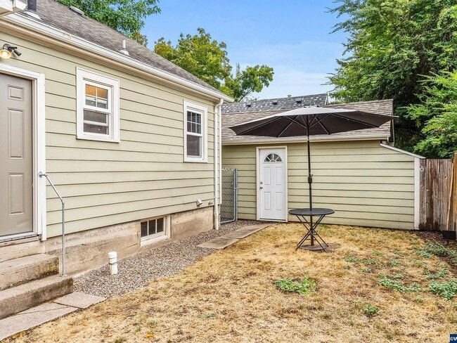 Photo - 1510 Summer St NE