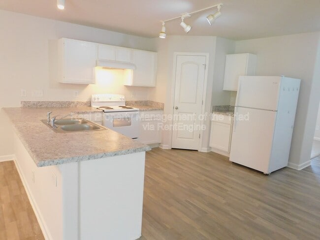 Photo - 3901 Vershire Ave