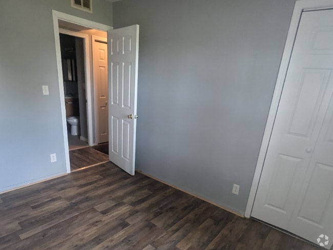 Building Photo - 14 N Ritchie Ave Rental