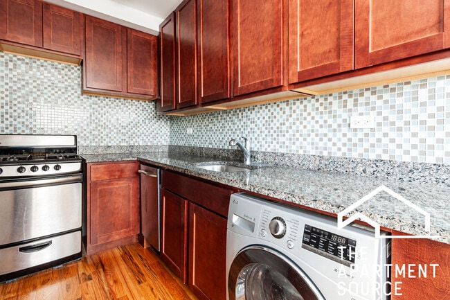 Photo - 555 W Arlington Pl