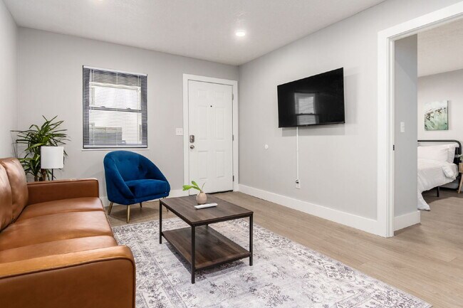 Building Photo - Charming Updated 1-Bedroom Apartment with Open Layout