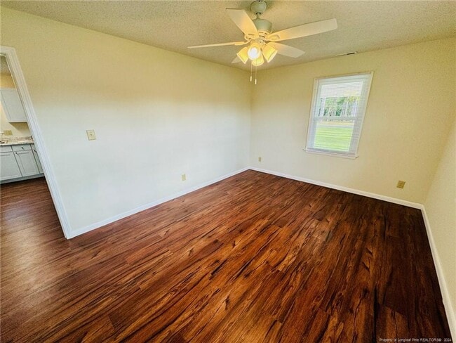 Photo - 105 E Railroad St