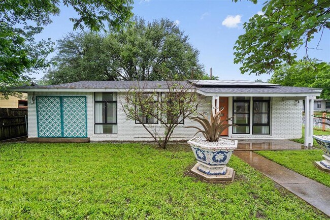 Photo - 5212 Berkman Dr