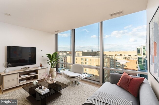 Building Photo - 1110 23rd St NW Unit PH12