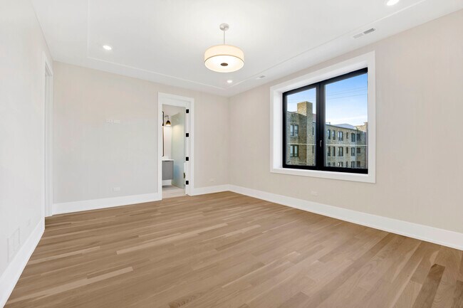 Photo - 3352 N Ashland Ave Unidad 2S