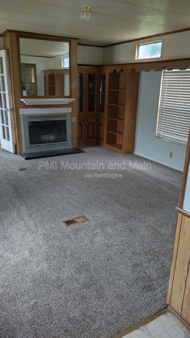 Photo - 8 Shuckers Ln