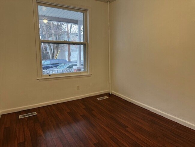 Photo - 1st Floor 1 Bed 1 Bath Apt Located On Lexi... Unit 1