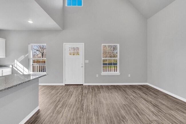 Photo - 518 Ranier Dr