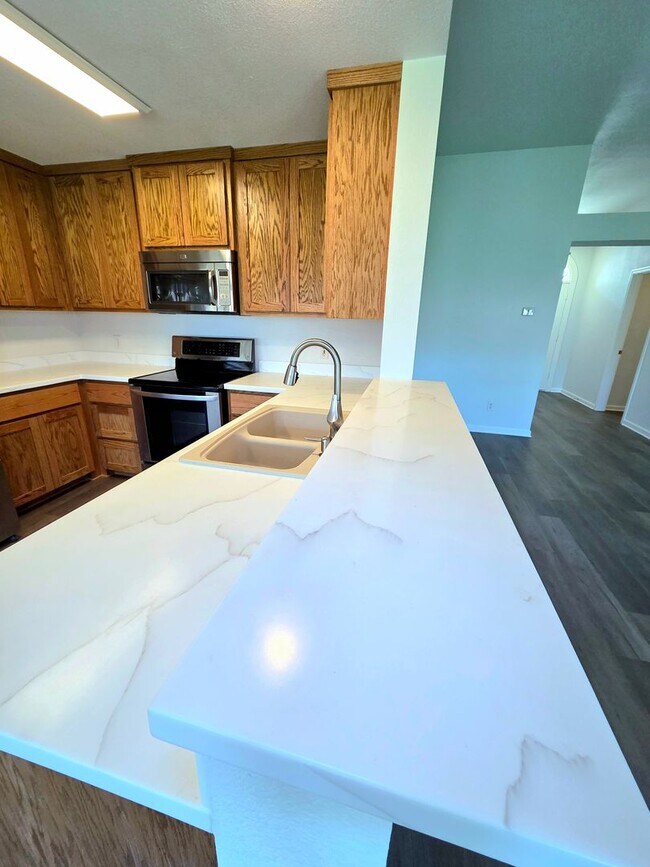 Photo - AVAILABLE NOW! - $500 OFF FIRST MONTH