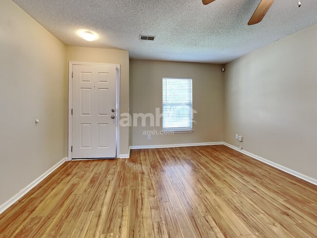 Photo - 193 Wildberry Ln