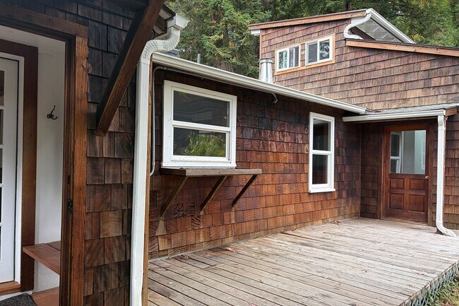 3946 L K Wood Ct