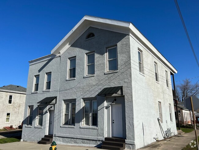 Building Photo - Large newly remodeled one bedroom one bath... Unit 647 1/2 Ohio St. Rental