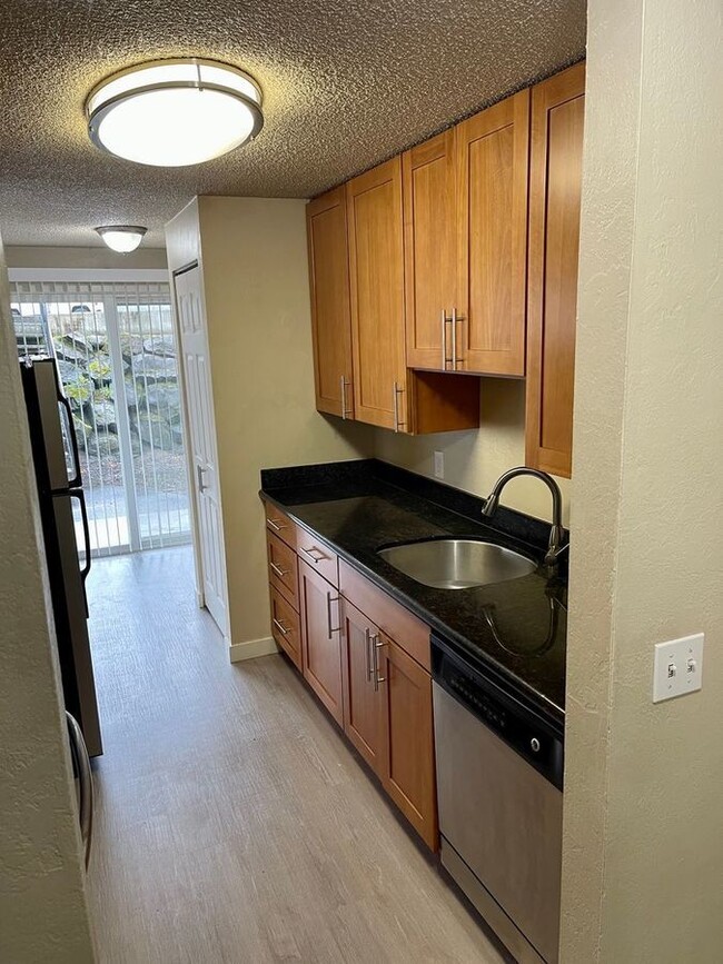 Building Photo - 2839 Thorndyke Ave W Unit 3 Rental