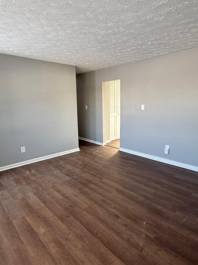 Photo - 3678 Niagara Dr