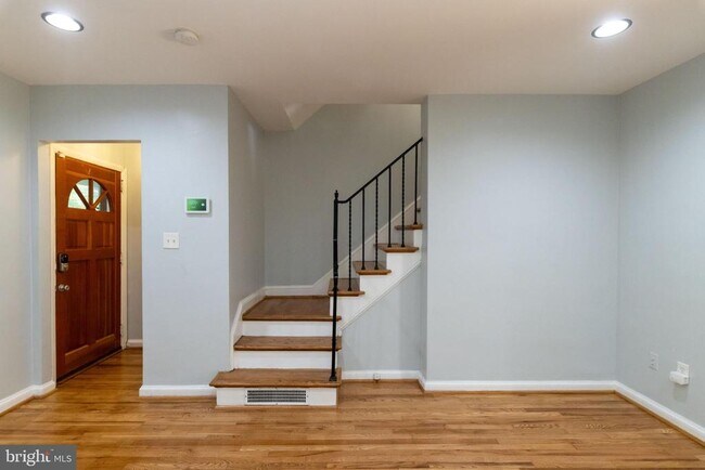 Photo - 306 35th St NE Casa Adosada