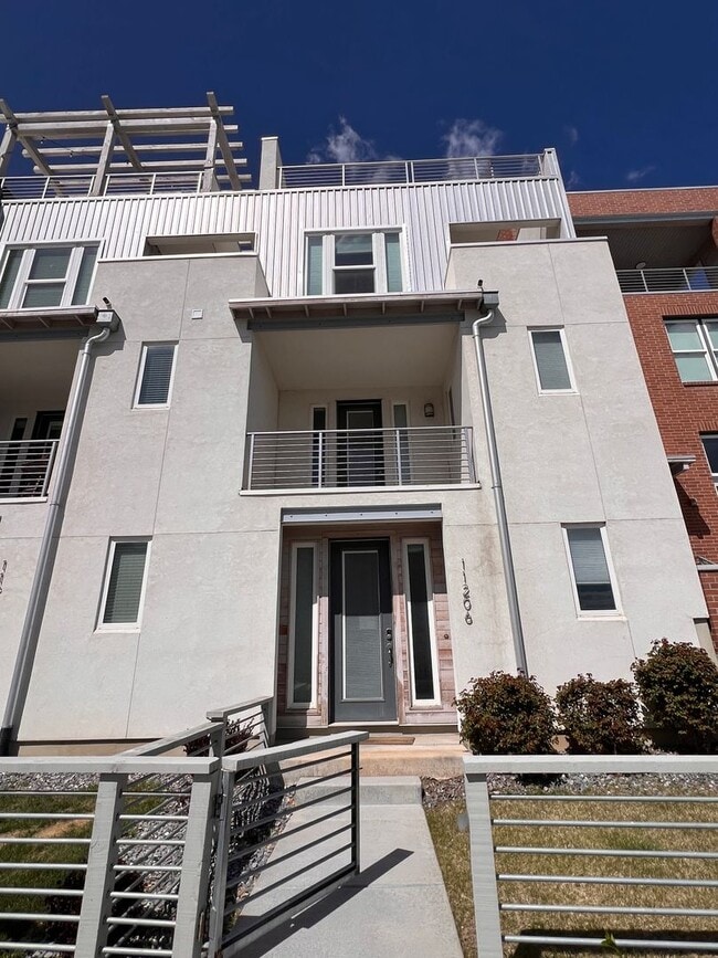 Photo - Modern 2 Bedroom Townhome with Stunning La...