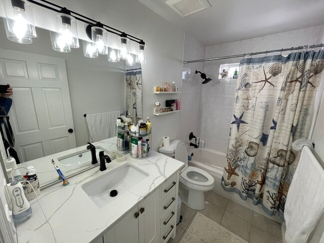 Photo - 11870 SE 5th St Unidad 11870 SE 5th St