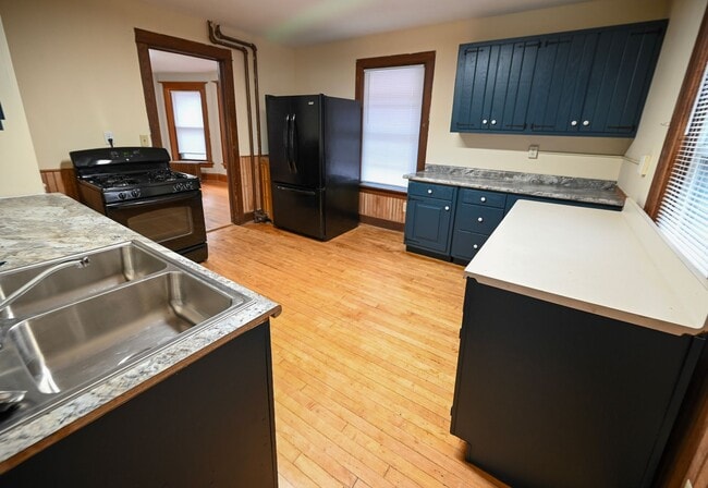 Building Photo - 405-407 W Main St - Duplex Unit 407