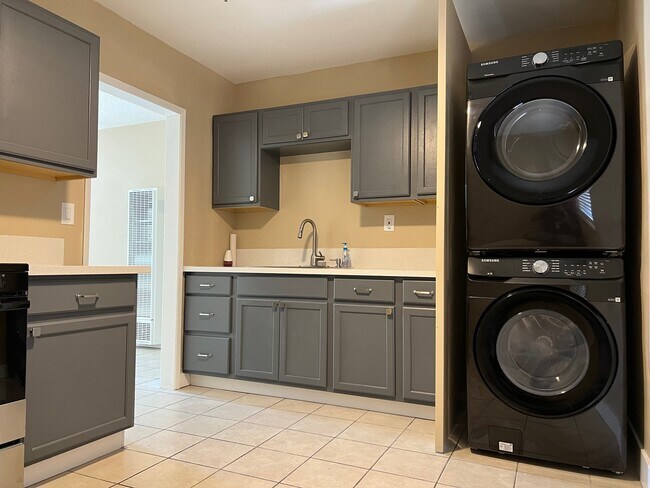 Photo - 574 N Wilson Ave