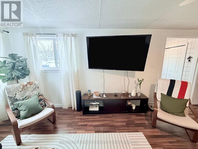 Photo - 285 SECOND STREET