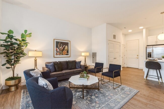 Photo - 555 Lakeview Pkwy