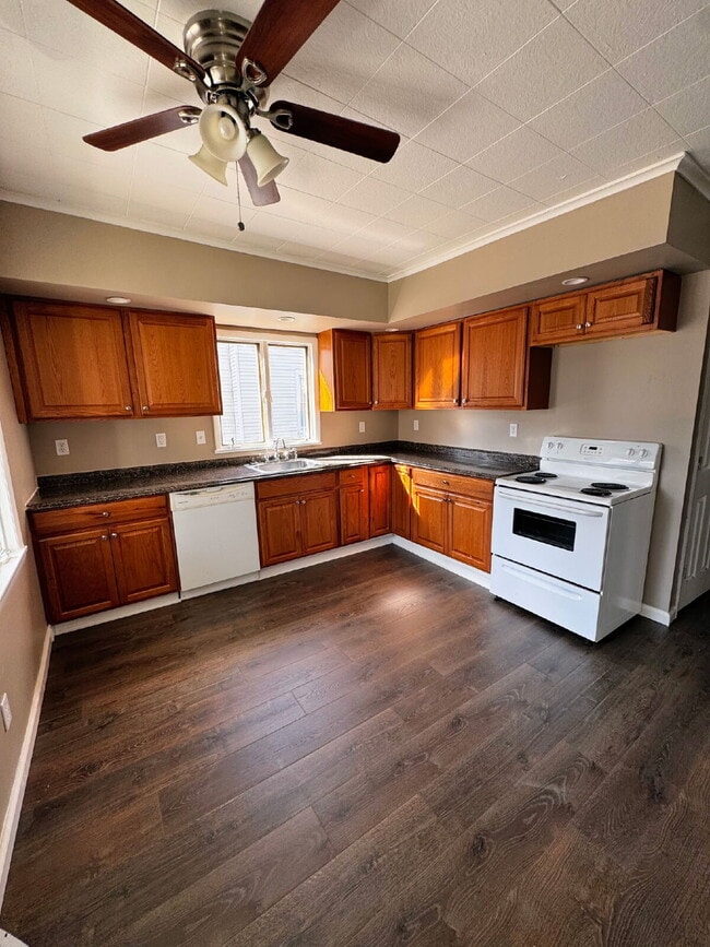 Photo - *Spacious 2-Bedroom Apartment with 1.5 Bath Available Now in Batavia!* Unit Lower