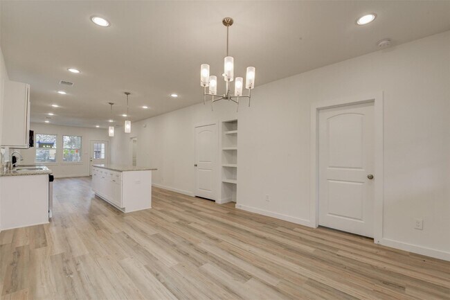 Photo - 8410 Sandra St