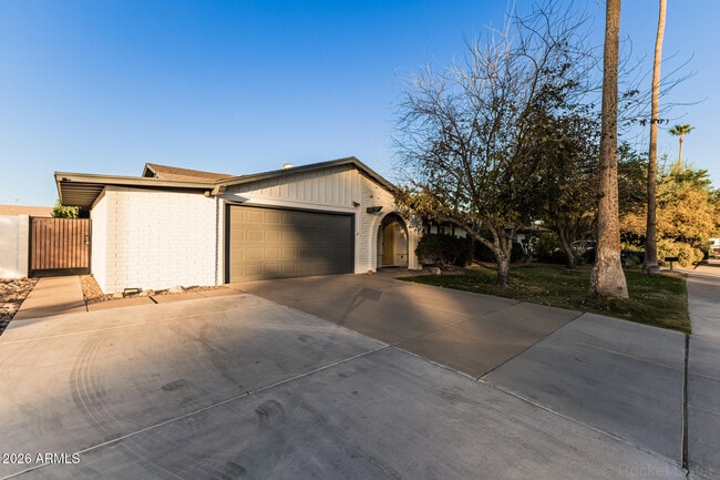 Photo - 3217 N Ellis St