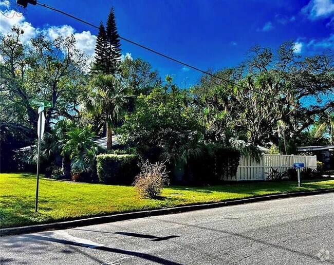 Building Photo - 1904 S Shade Ave Rental