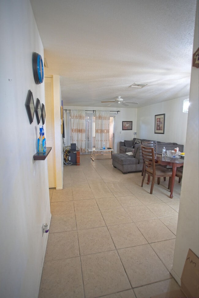 Photo - 2833 Crosley Dr W