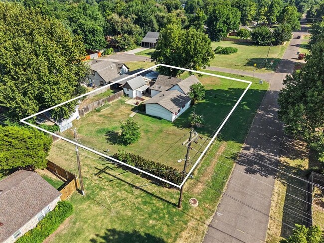 207 E Juniper Ln